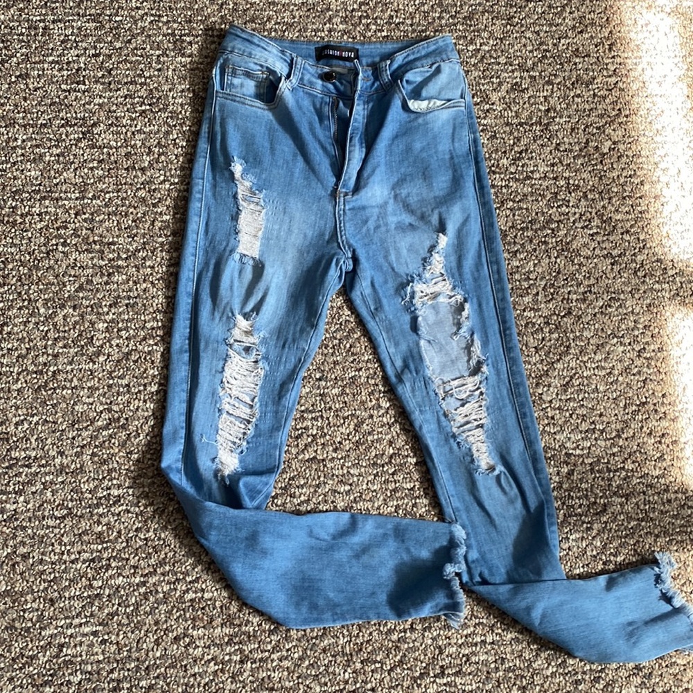 Fashion nova ripped jeans - Picture 2 of 6